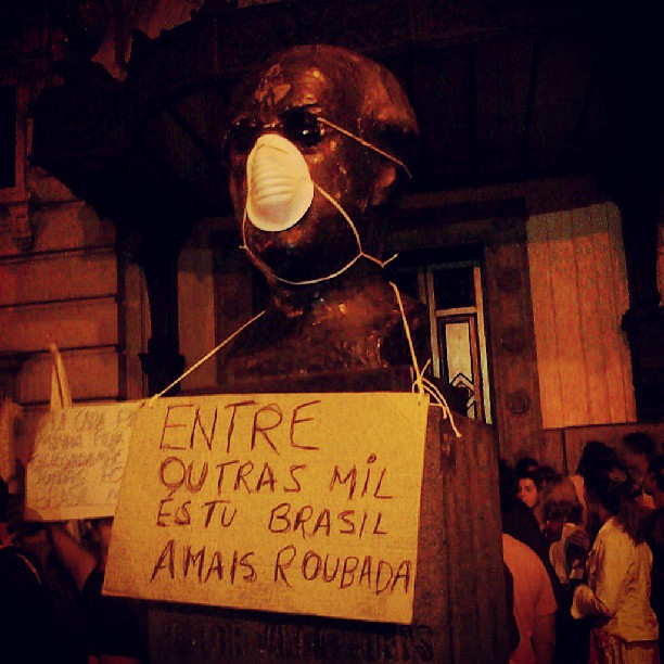Protestos no Brasil - Entre outras mil, és tu Brasil, a mais roubada Protestos no Brasil - Entre outras mil, és tu Brasil, a mais roubada