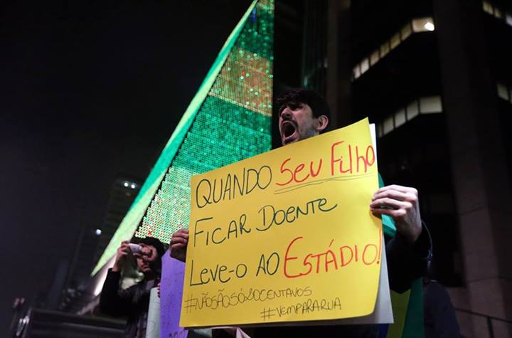 Protestos no Brasil - Ficou doente? Vai pro estádio