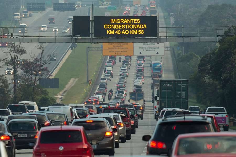 Trânsito aos feriados - Fuga em massa