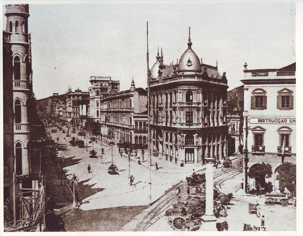 Av Rio Branco - 1910 - Início da avenida, na Praça Mauá